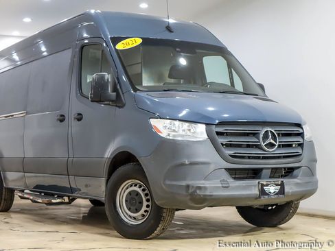 Used 2021 Mercedes-Benz Sprinter 2500 image 2