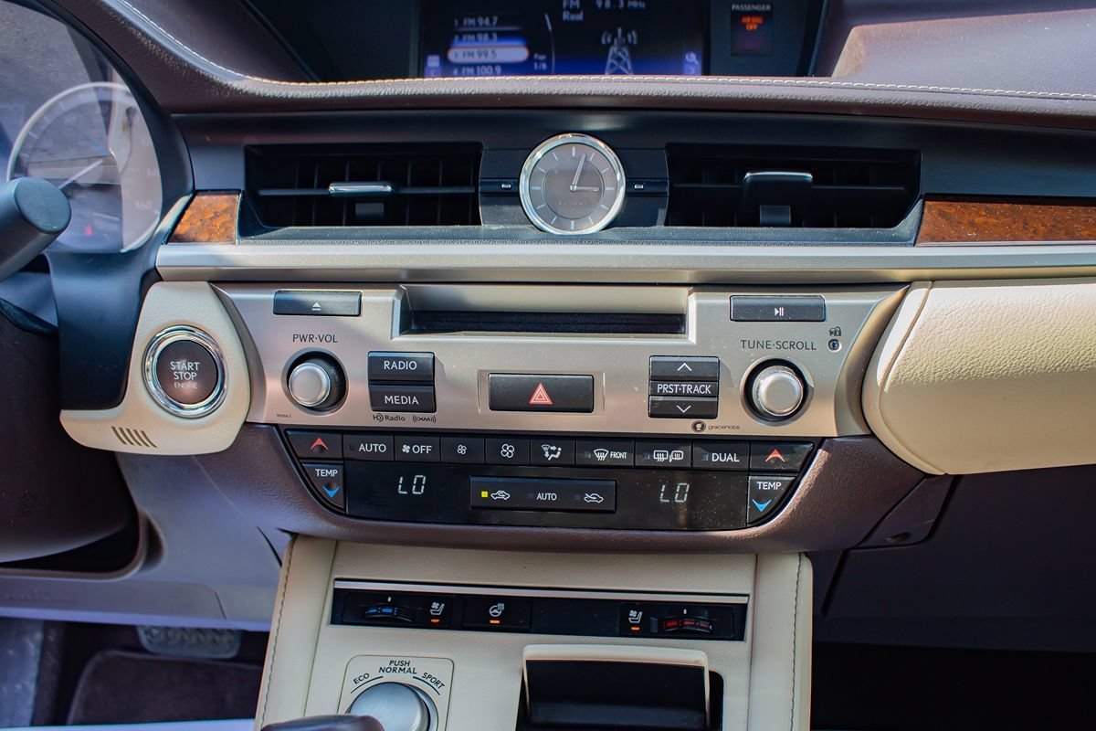Used 2018 Lexus ES 350 w/ Luxury Package w/ Premier Package FWD image 28