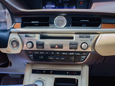 Used 2018 Lexus ES 350 w/ Premier Package FWD image 28