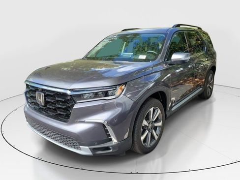 Used 2025 Honda Pilot Elite image 2