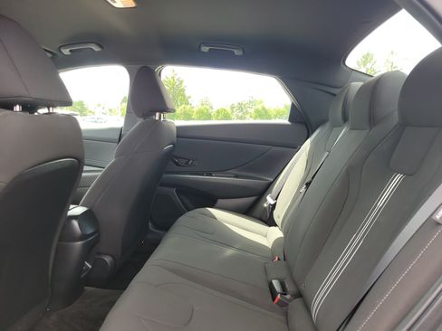 Used 2025 Hyundai Elantra Sport FWD image 11