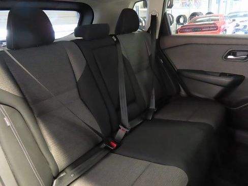 Used 2023 Nissan Rogue SV image 30