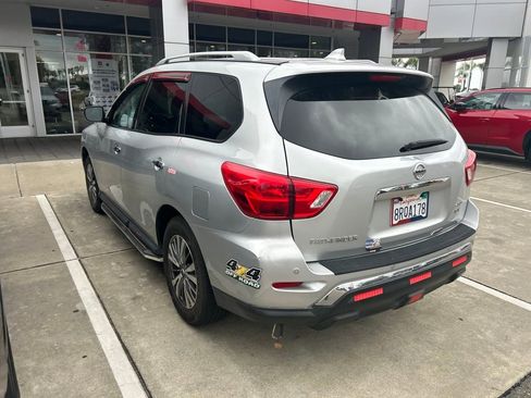 Used 2019 Nissan Pathfinder SV AWD/4WD image 6