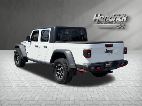 Used 2024 Jeep Gladiator Rubicon w/ Technology Group AWD/4WD image 8