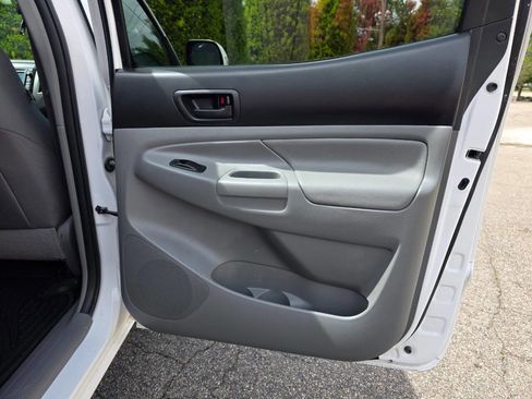 Used 2015 Toyota Tacoma PreRunner w/ TRD Sport Package image 26