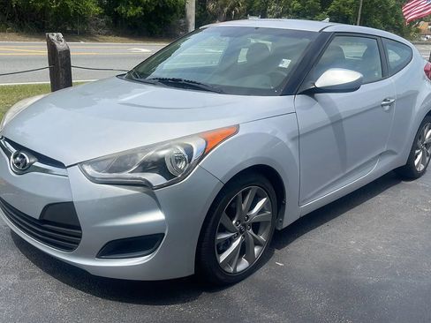 Used 2016 Hyundai Veloster FWD image 6