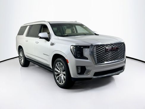 Used 2022 GMC Yukon XL Denali image 3