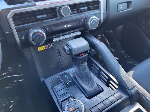 Certified 2024 Toyota Tacoma TRD Off-Road image 12