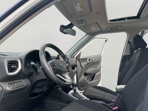 Used 2025 Hyundai Venue SEL FWD image 9