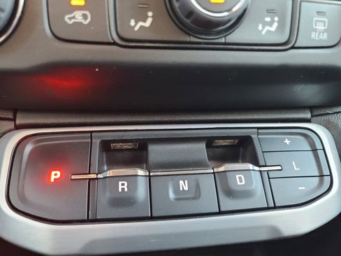 Used 2023 GMC Acadia SLT w/ Trailering Package image 12