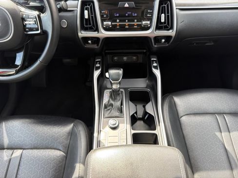Used 2022 Kia Sorento S FWD image 27