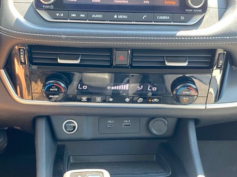 Used 2022 Nissan Rogue SV FWD image 20