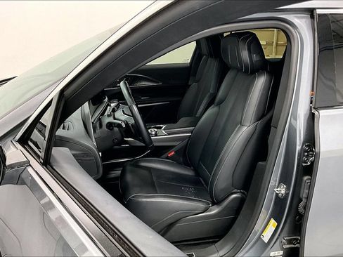 Used 2023 Cadillac Lyriq 2WD image 30