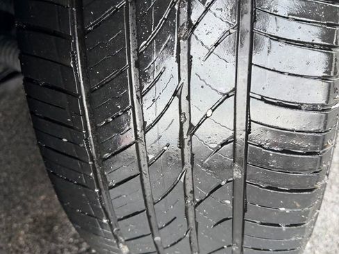 Used 2018 Ford Explorer XLT w/ Equipment Group 202A image 10