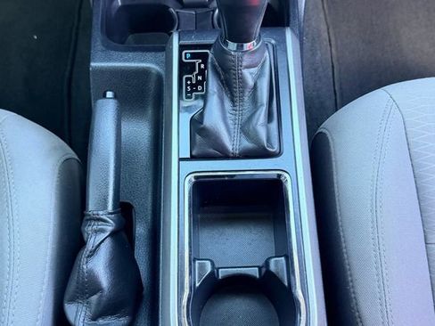 Used 2017 Toyota Tacoma SR5 AWD/4WD image 33