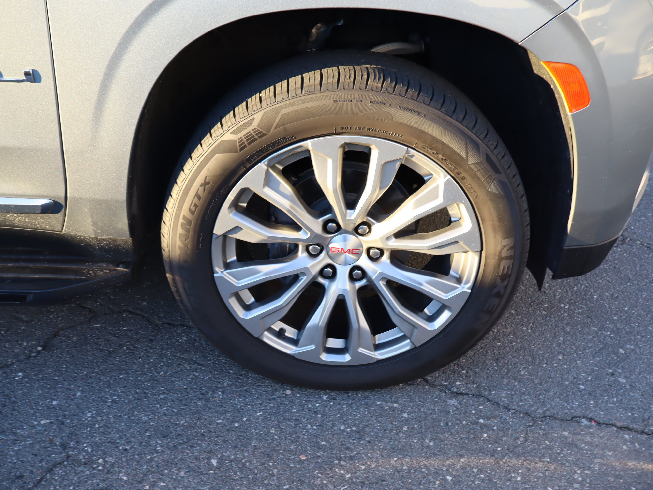 Used 2024 GMC Yukon Denali RWD image 39