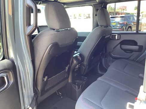Used 2025 Jeep Wrangler Unlimited Rubicon w/ Convenience Group AWD/4WD image 24