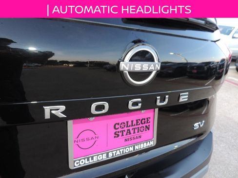 Used 2023 Nissan Rogue SV FWD image 11