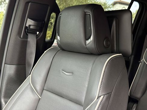 Certified 2024 Cadillac Escalade ESV Premium Luxury w/ Performance Package AWD/4WD image 25