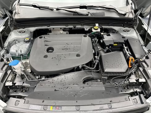 Used 2025 Volvo XC40 B5 Plus AWD/4WD image 28