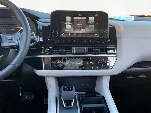 New 2025 Nissan Pathfinder SL image 7