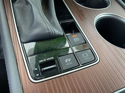 Used 2024 Toyota Sienna XLE image 27