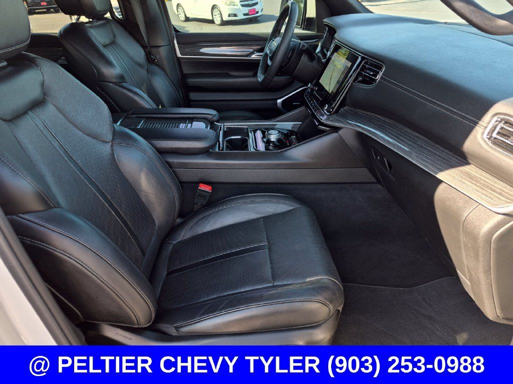Used 2022 Jeep Wagoneer Series II RWD image 12