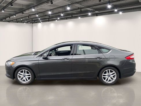 Used 2016 Ford Fusion SE FWD image 4