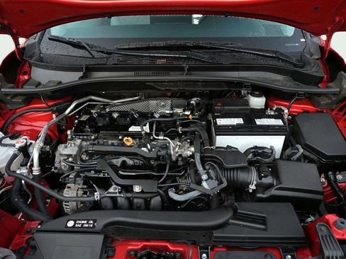 Used 2022 Toyota Corolla Cross LE image 11