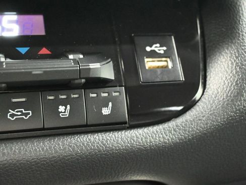 Used 2024 Toyota Tundra Limited w/ Power Package AWD/4WD image 15