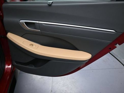 Used 2025 Hyundai Sonata Limited FWD image 15