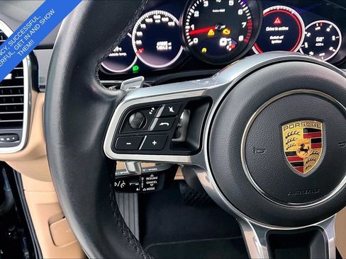 Used 2022 Porsche Cayenne AWD/4WD image 24