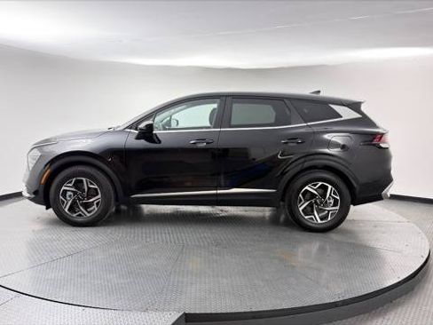 Used 2025 Kia Sportage LX FWD image 3