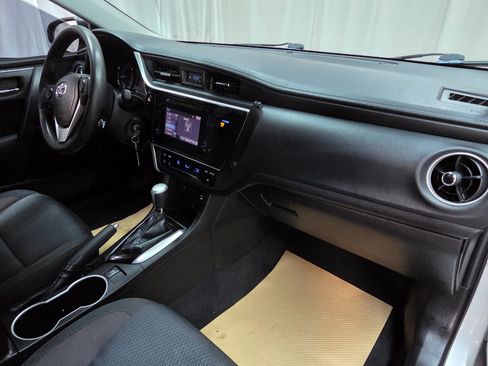 Used 2019 Toyota Corolla LE image 19