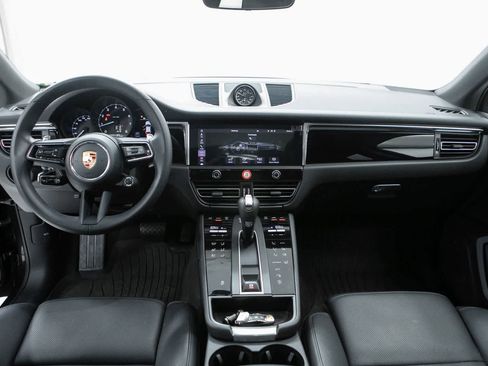 Certified 2026 Porsche Macan AWD/4WD image 13