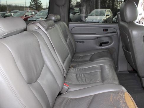Used 2005 Chevrolet Suburban Z71 w/ Preferred Equipment Group image 20