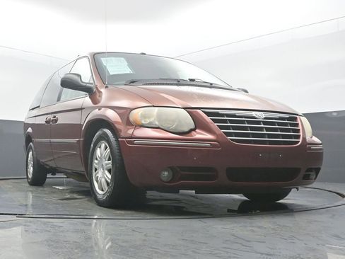 Used 2007 Chrysler Town & Country Touring w/ Luxury Group image 50