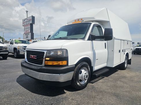 Used 2018 GMC Savana 3500 w/ Power Convenience Package RWD image 1