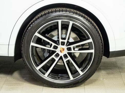 New 2026 Porsche Cayenne AWD/4WD image 39