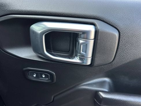 Used 2021 Jeep Gladiator Sport AWD/4WD image 21