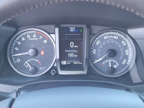 Used 2023 Toyota Tacoma TRD Off-Road AWD/4WD image 13