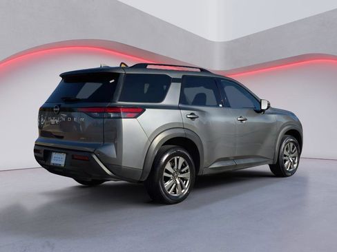 Used 2025 Nissan Pathfinder SV image 5