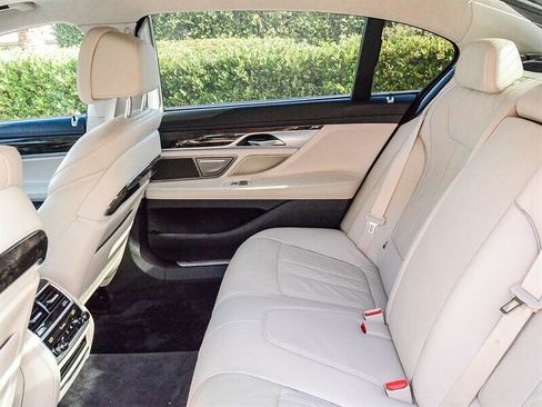 Used 2020 BMW 750i xDrive w/ Executive Package image 43