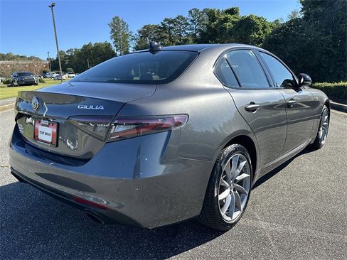 Used 2024 Alfa Romeo Giulia Ti image 5