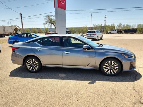 Used 2023 Nissan Altima 2.5 SV image 5