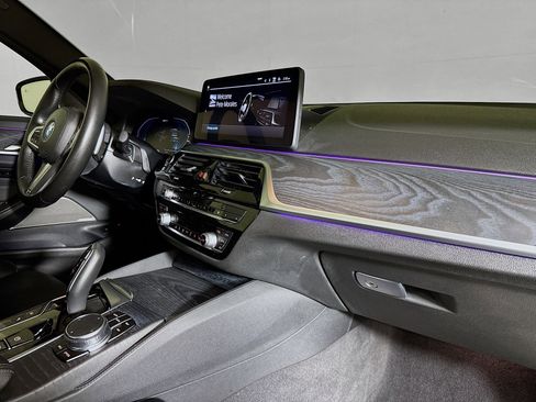 Used 2023 BMW 530e w/ M Sport Package image 29