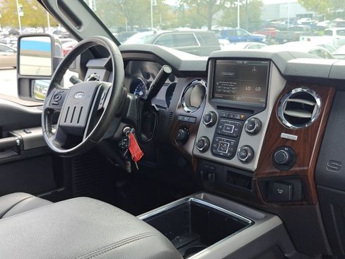 Used 2015 Ford F350 Lariat image 27