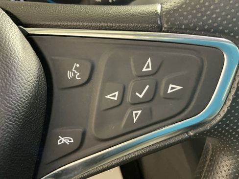 Used 2020 Chevrolet Equinox LS image 34