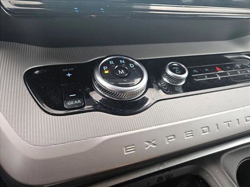 Used 2025 Ford Expedition Active image 13