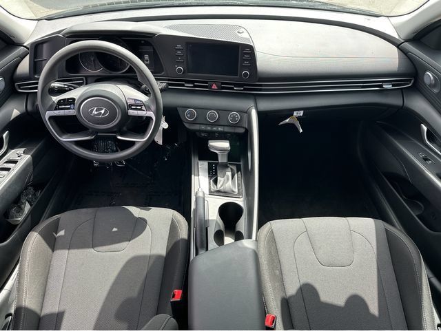 Used 2021 Hyundai Elantra SE FWD image 18
